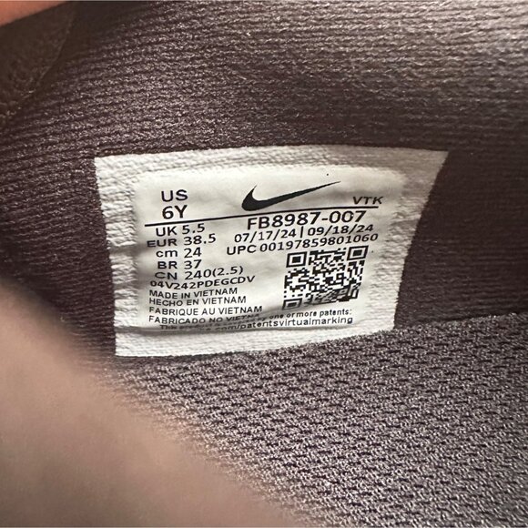 Nike Air Max DN GS Youth 6Y Black Metallic Black Limited Rare Sneaker FB8987-007 - Picture 12 of 13